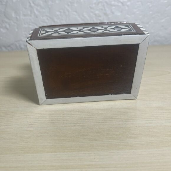 Egyptian Inlaid Mother of Pearl Mosaic Beechwood 4” Hinged Trinket Box Lined - Picture 4 of 7